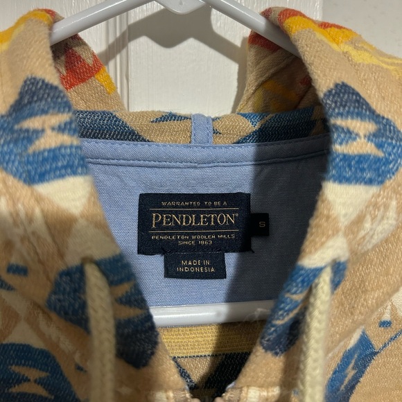 Pendleton Zip Up - Picture 3 of 4
